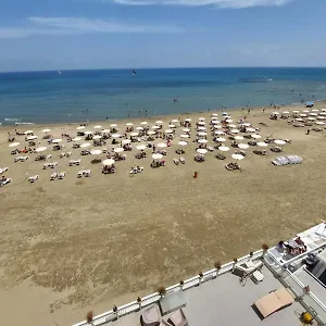 https://beach-serenity-studio-on-makenzy.larnacahotels.org